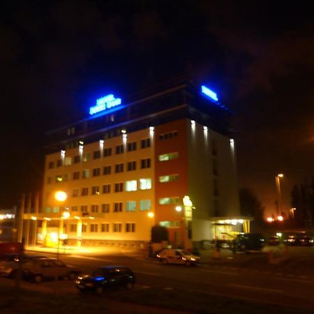 Hotel Jurki Dom Pressburg Exterior foto