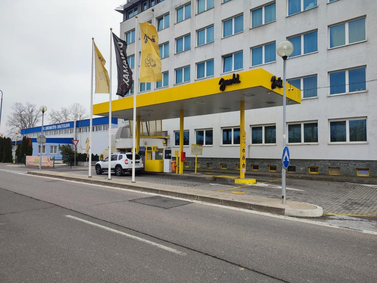 Hotel Jurki Dom Pressburg Exterior foto